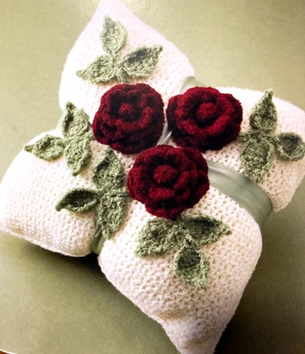 Rosas a través del hogar patrones de ganchillo 16 diseños: alfombra almohada pantalla toalla + Foto 1 de 4