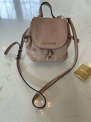 Bandolera de cuero MICHAEL KORS Riley Sm paquete con solapa - rosa pastel NUEVA SIN ETIQUETAS Foto 1 de 4