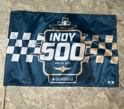 Indianápolis 500 Event 105TH 2021 bandera de coleccionistas corriendo Foto 1 de 2