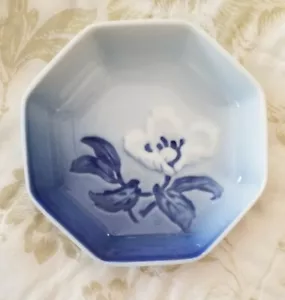B & G Denmark Copenhagen Blue Dish Octagon Floral Trinket Rare HTF Free Shipping - Picture 1 of 6
