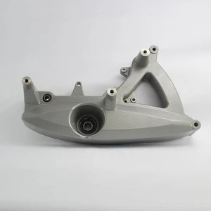 BRACCIO POSTERIORE ORIGINALE MALAGUTI MADISON 400 ARGENTO - Foto 1 di 1