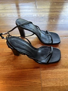 Women's Sz 8 M Vince Qiana Strappy Leather Ankle-Strap Sandals $330 NWOB Square - Picture 1 of 4