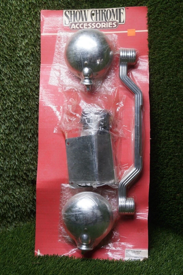 Show Chrome Ribbed Driving Light Kit Honda VT1100 VT750 ACE - Image 1 of 1