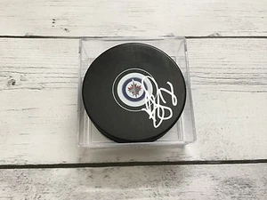 Disco de hockey firmado por Bryan Little Winnipeg Jets autografiado NHL d - Imagen 1 de 1