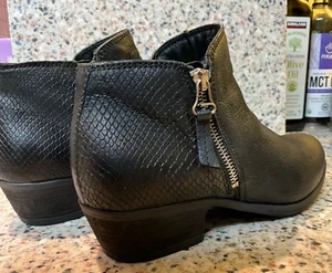 MIZ MOOZ ANKLE BOOTIES BLACK LEATHER SIZE 39/8.5  DUAL ZIPPERS EXCELLENT - Picture 1 of 13