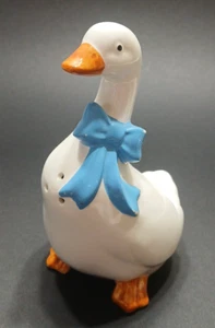 Stovetop Duck Salt Shaker Blue Bow 1980s Country Farmhouse B & D Japan - Picture 1 of 9