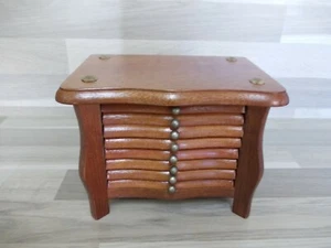 Untersetzer aus Holz & Kork im Holzkästchen Beschlag 9 teilig 70er Vintage - Bild 1 von 3