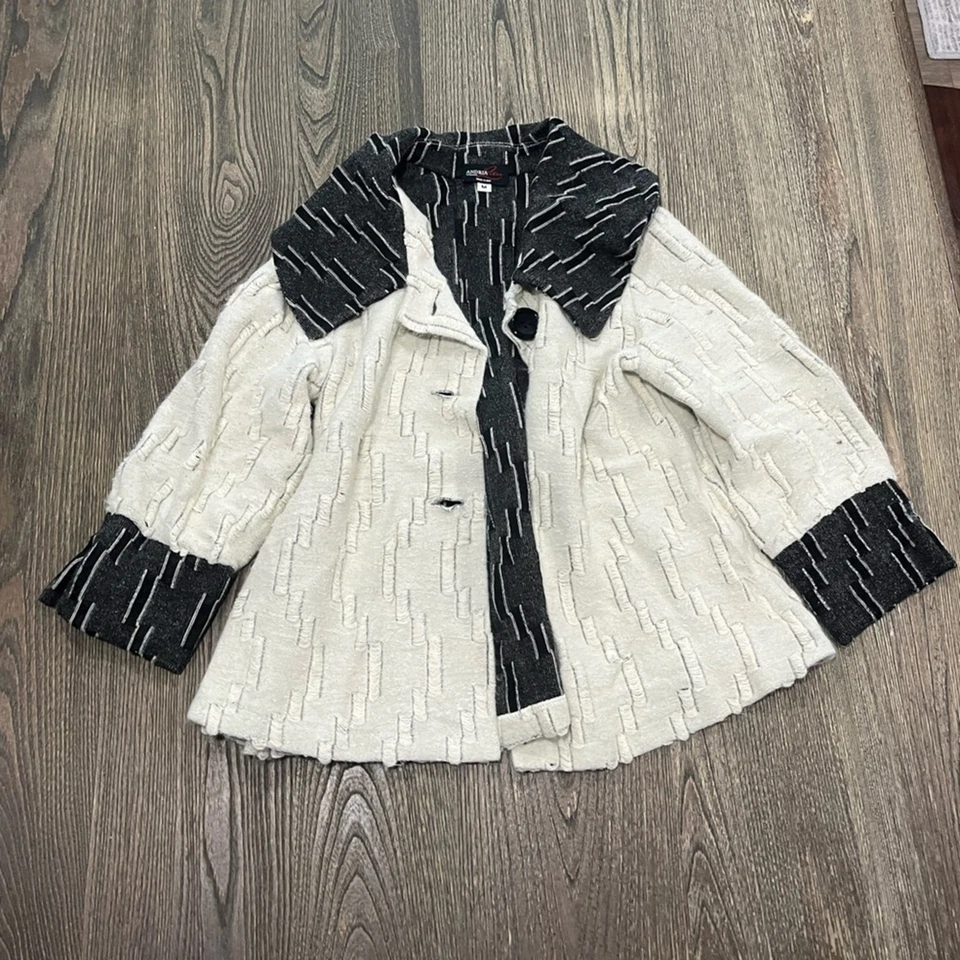 Chaqueta Blazer Colección Andria Lieu Manga 3/4 Elastizada Blanca Negra Talla Mediana Foto 1 de 4