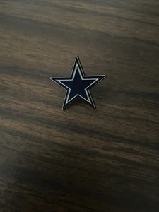 DALLAS COWBOYS PIN Football NFL Team Black Backed Gift Enamel Lapel Brooch - Picture 1 of 3