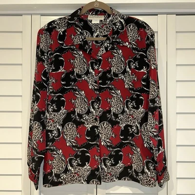 Blusa XL Donnkenny Classics manga larga roja, negra y estampado animal con botones Foto 1 de 4