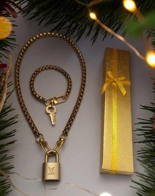 Auténtico candado Louis Vuitton llave y collar pulsera sin marca y caja de regalo de Navidad Foto 1 de 4
