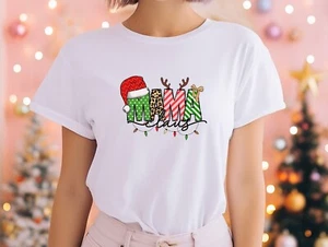 Mama Claus Shirt, Weihnachtsgeschenk für Mama, Neujahr Familie Tshirt, Weihnachtsshirt - Bild 1 von 10