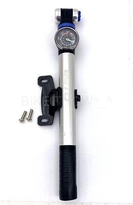 Mini bomba manual para bicicleta Beto 120 PSI con calibre de 1,5", plateada se adapta a Presta/Schrader Foto 1 de 4