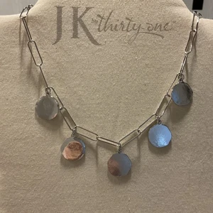 Und schöne silberfarbene Modeschmuck Runde Anhänger Kette Halskette Neu - Bild 1 von 3