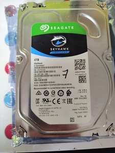Seagate SkyHawk 4To SATA III 3,5" Disque Dur Interne (ST4000VX007) - Photo 1/3