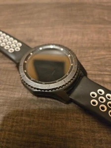 Samsung Gear S3 Frontier 46 mm Steel Case with Black Silicone Band Smart Watch - - Photo 1 sur 4