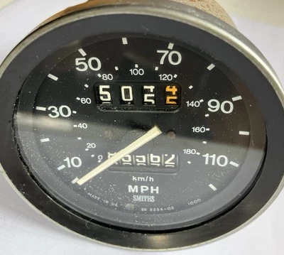 MGB MGBGT Classic Car Part - Smiths Speedometer with Fixing Bracket - Image 1 of 4