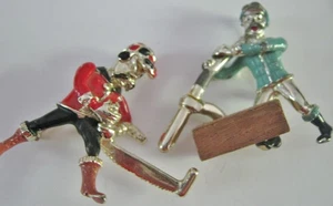 VINTAGE 7 BRIDES FOR 7 BROTHERS PINS, MOVIE RELATED LUMBERJACKS, WOOD LOG BLOCK - Picture 1 of 2