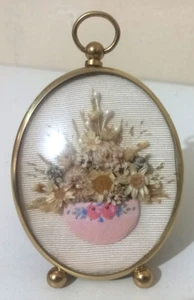 Pressed Flower Arrangement - Gold Metal, Oval Frame - Vintage - Picture 1 of 3