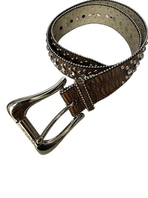 Cinturón de cuero Guess para mujer con estrás marrón con relieve de cocodrilo 39 Foto 1 de 4