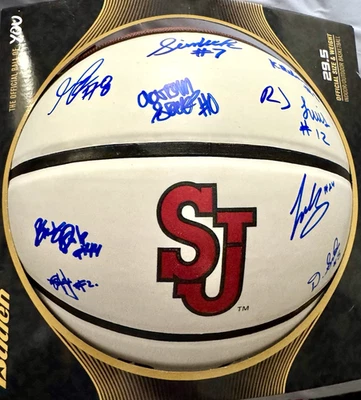 ST JOHNS RED STORM TEAM BALONCESTO FIRMADO TEMPORADA 2025 NIKE BALL QUEENS NY Foto 1 de 4