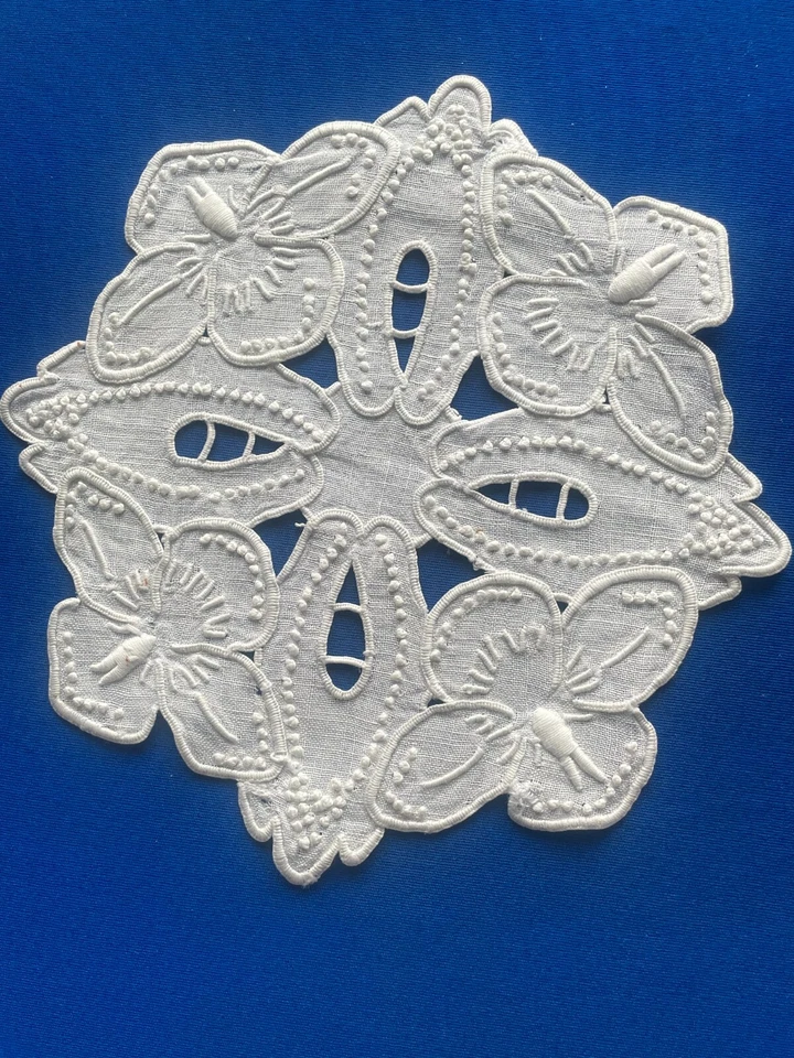 napperon toile de lin/brodé main papillons : 8,5  cm (G26 ) - Photo 1/1