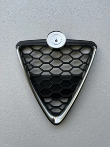 Griglia Scudo Cuore Alfa Giulietta My 2016 Restyling Satinato Nido D’Ape - Picture 1 of 1