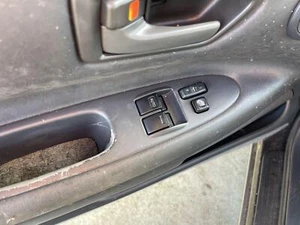 Interruptor puerta delantero TOYOTA SOLARA 99 00 01 02 - Imagen 1 de 1