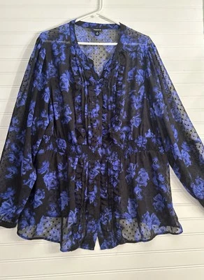 Blusa transparente Torrid para mujer 3 (2X-3X) negra y azul con volantes florales carrera Foto 1 de 4