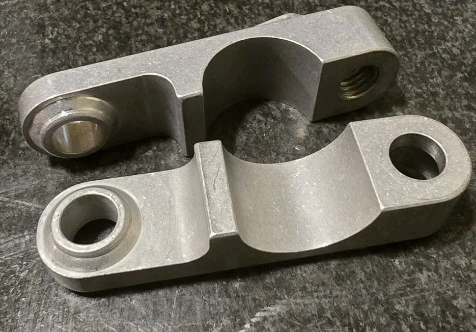 Abrazadera de tubo de 1-1/4" Foto 1 de 4