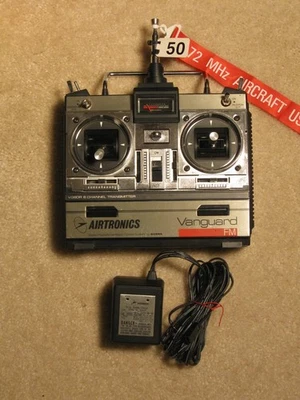 Transmisor de avión RC Airtronics Vanguard FM 72mhz Ch 50 y cargador - probado Foto 1 de 4