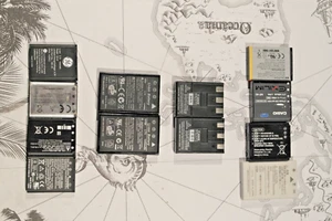 Lot de 12 batteries de appareils numériques Nikon Lumix Samsung Casio Canon ++ - Photo 1/14