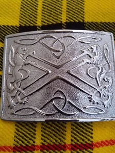 Cinturón escocés escocés hebilla león muralla diseño escudo acabado cromado - Imagen 1 de 3