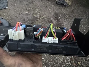 YQE500370 Fuse Box RANGE ROVER L322 - Picture 1 of 1
