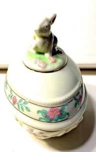 LENOX"THE RABBIT EASTER EGG" FINE PORCELAIN TRINKET BOX - 1996 - Picture 1 of 6