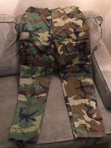 PANTALÓN COMBATE (TIPO 1) ESTAMPADO CAMUFLAJE NUEVO TALLA MEDIANA-REGULAR - Imagen 1 de 6