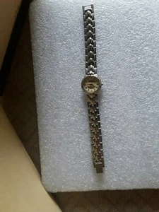 VINTAGE GENEVA QUARZ ST STAHL DAMEN ARMBANDUHR SILBERFARBEN NEUE BATTERIE 5-7W1 - Bild 1 von 4