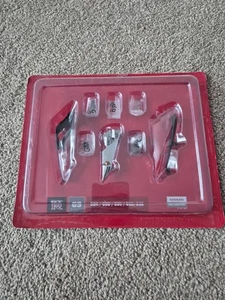 1/8 SCALE EAGLEMOSS BUILD YOUR OWN THE NISSAN R35 GT-R CAR ISSUE 69 - Picture 1 of 3