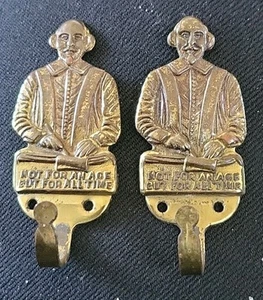 WILLIAM SHAKESPEARE Brass Key Hooks Holders Pair Peerage 1930/40 Miniature 5cm - Picture 1 of 5