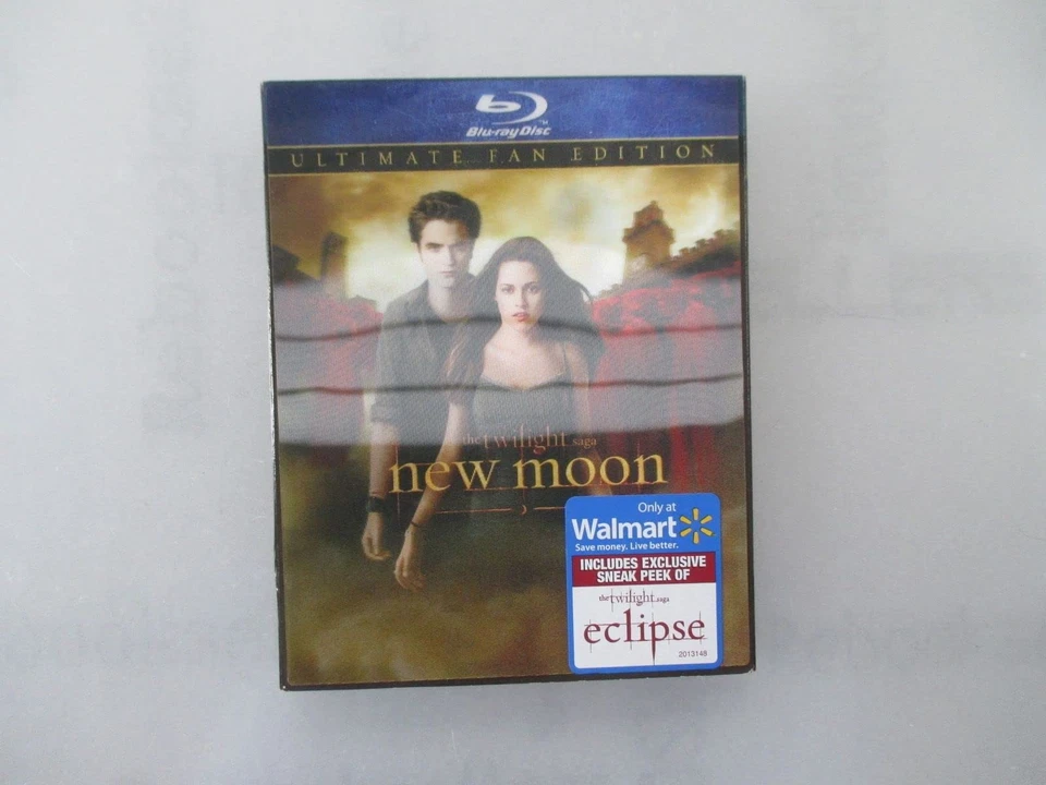 The Twilight Saga: New Moon (Ultimate Fan Edition Blu-ray with Lenticular Pa... - Image 1 of 1