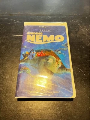 Finding Nemo (VHS, 2003) With Special Edition PC Game - Imagem 1 de 4