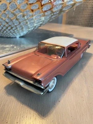 Coche modelo de fricción promocional de concesionario de colección: Mercury Parklane 1959 Foto 1 de 4