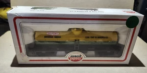 Model Power HO Scale 40' Chemical Tank Car 6921 Dupont - Picture 1 of 3