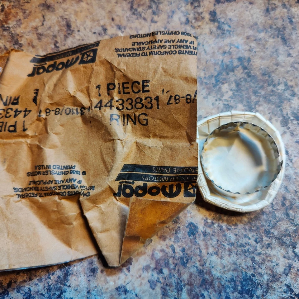 Retenedor de anillo de tolerancia Mopar # 4433831 OEM NOS / Se adapta a 89 Chrysler TC Maserati Foto 1 de 1