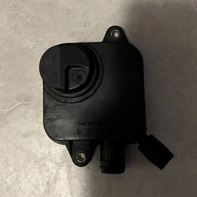 2005 Dodge Ram 2500 5.9 L Used OEM Breather Respirator - Image 1 of 2