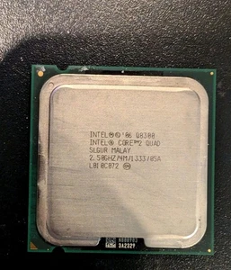 INTEL CORE 2 QUAD 2.5GHz Q8300 CPU Processor SKT 775 SLGUR - Picture 1 of 1