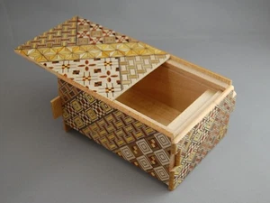 Caja rompecabezas japonesa Hakone Yosegi-zaiku caja de trucos 4 soles 10 pasos - Imagen 1 de 2