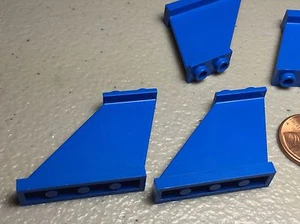 LEGO Aircraft Tail Blue 4x1x3 Qtà 4 - #2340 - NUOVO - AUTENTICO - Foto 1 di 5