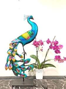 79 cm handgefertigt und bemalt bunt Metall Pfau sitzen auf Ständer Geschenk - Bild 1 von 7