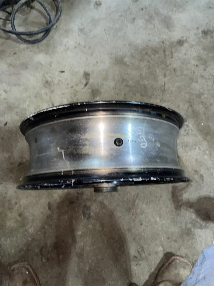 Llanta trasera HONDA 93 94 95 CBR 900 RR CBR900 CBR900RR OEM NEGRA Foto 1 de 4